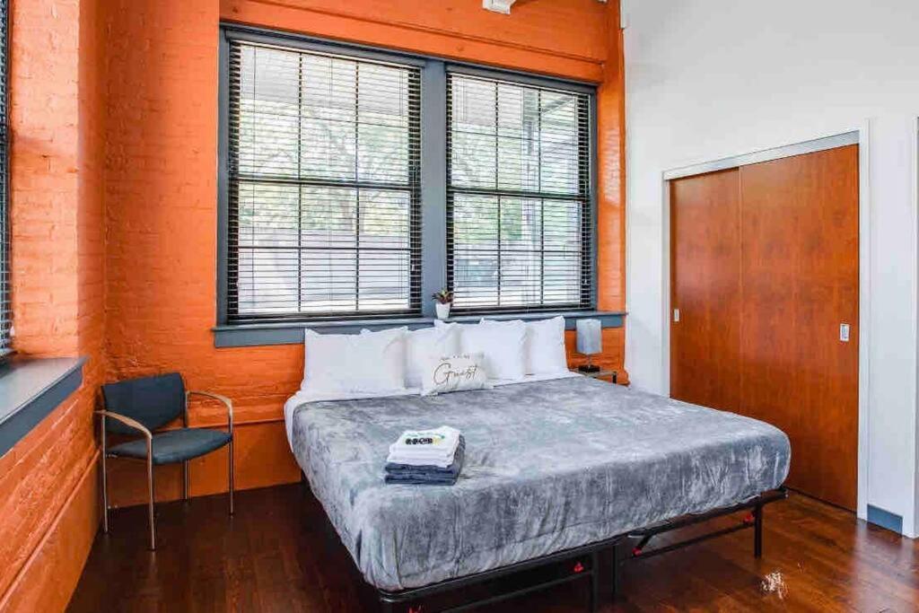 Ny Style Centric Loft With King Bed By Park Av Apartment Rochester Exterior photo