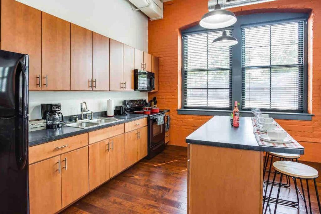 Ny Style Centric Loft With King Bed By Park Av Apartment Rochester Exterior photo