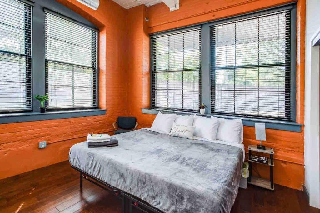 Ny Style Centric Loft With King Bed By Park Av Apartment Rochester Exterior photo