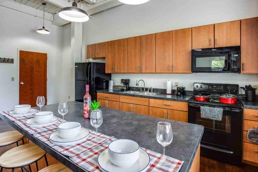 Ny Style Centric Loft With King Bed By Park Av Apartment Rochester Exterior photo