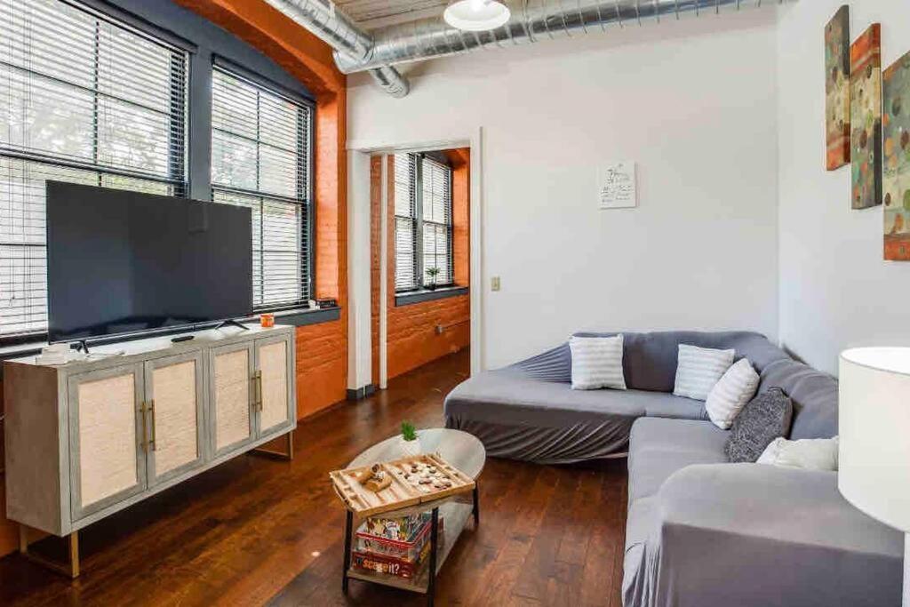 Ny Style Centric Loft With King Bed By Park Av Apartment Rochester Exterior photo