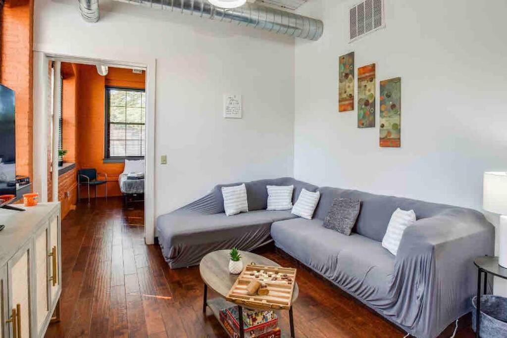Ny Style Centric Loft With King Bed By Park Av Apartment Rochester Exterior photo